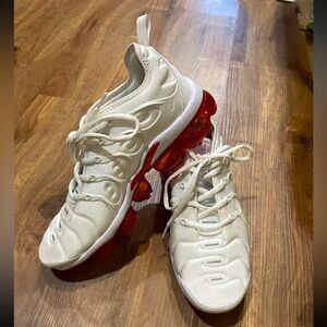 Nike Air VaporMax Plus White University Red US 8 EUR 41 924463-162 Deadstock